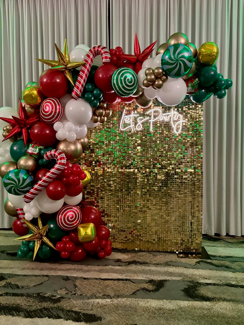 CLASSIC Christmas Balloon Garland